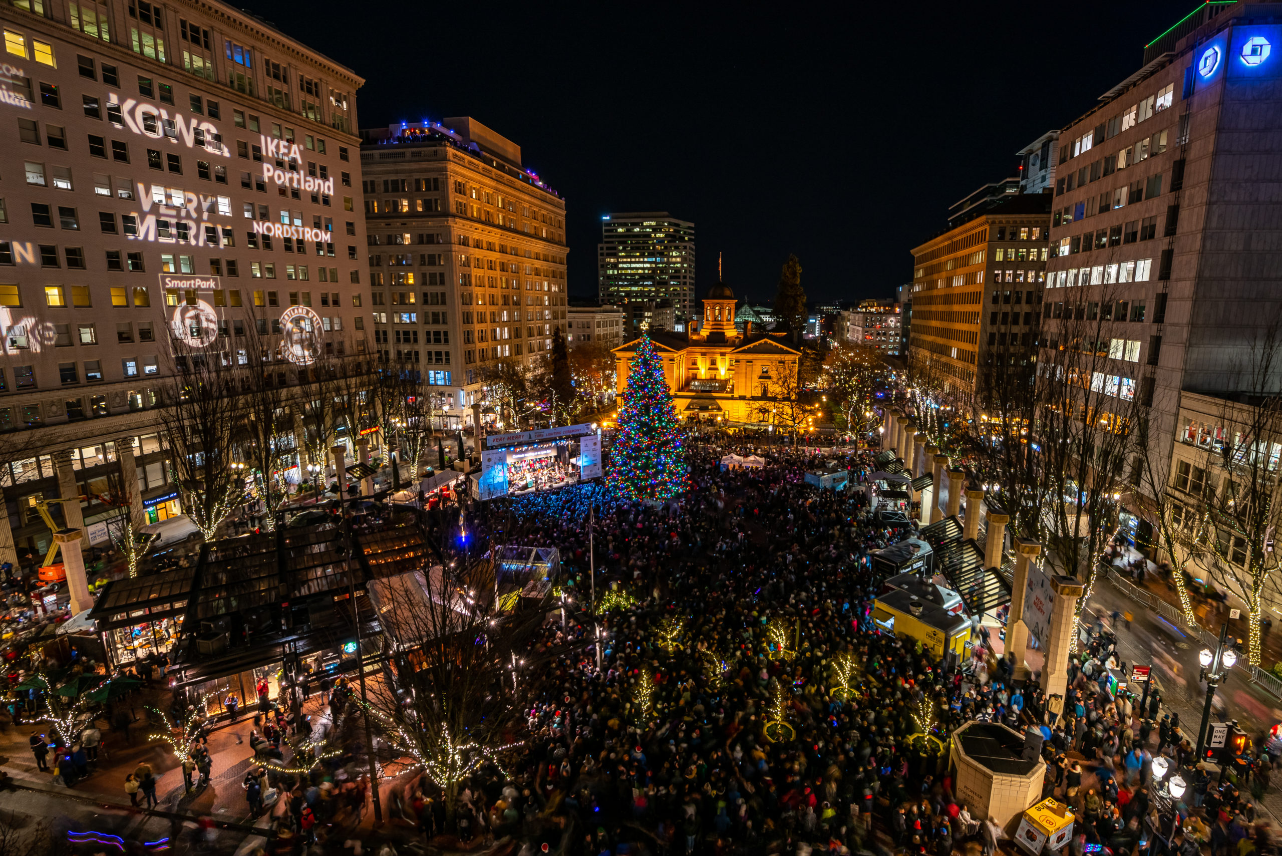 20,000 Community Members Celebrate the 35th Annual Tree Lighting Ceremony!